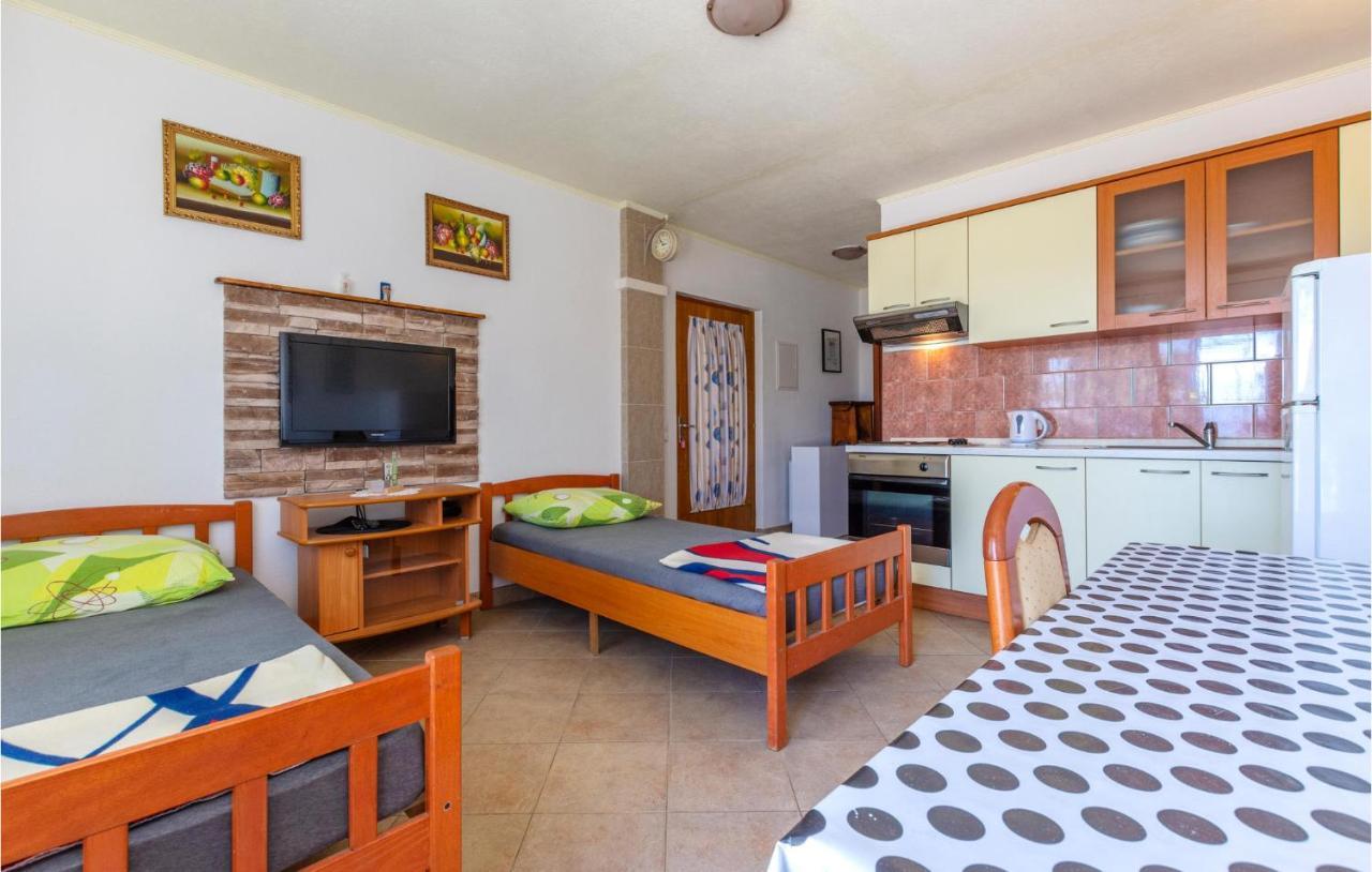 Stunning Apartment In Duce With Wifi Экстерьер фото
